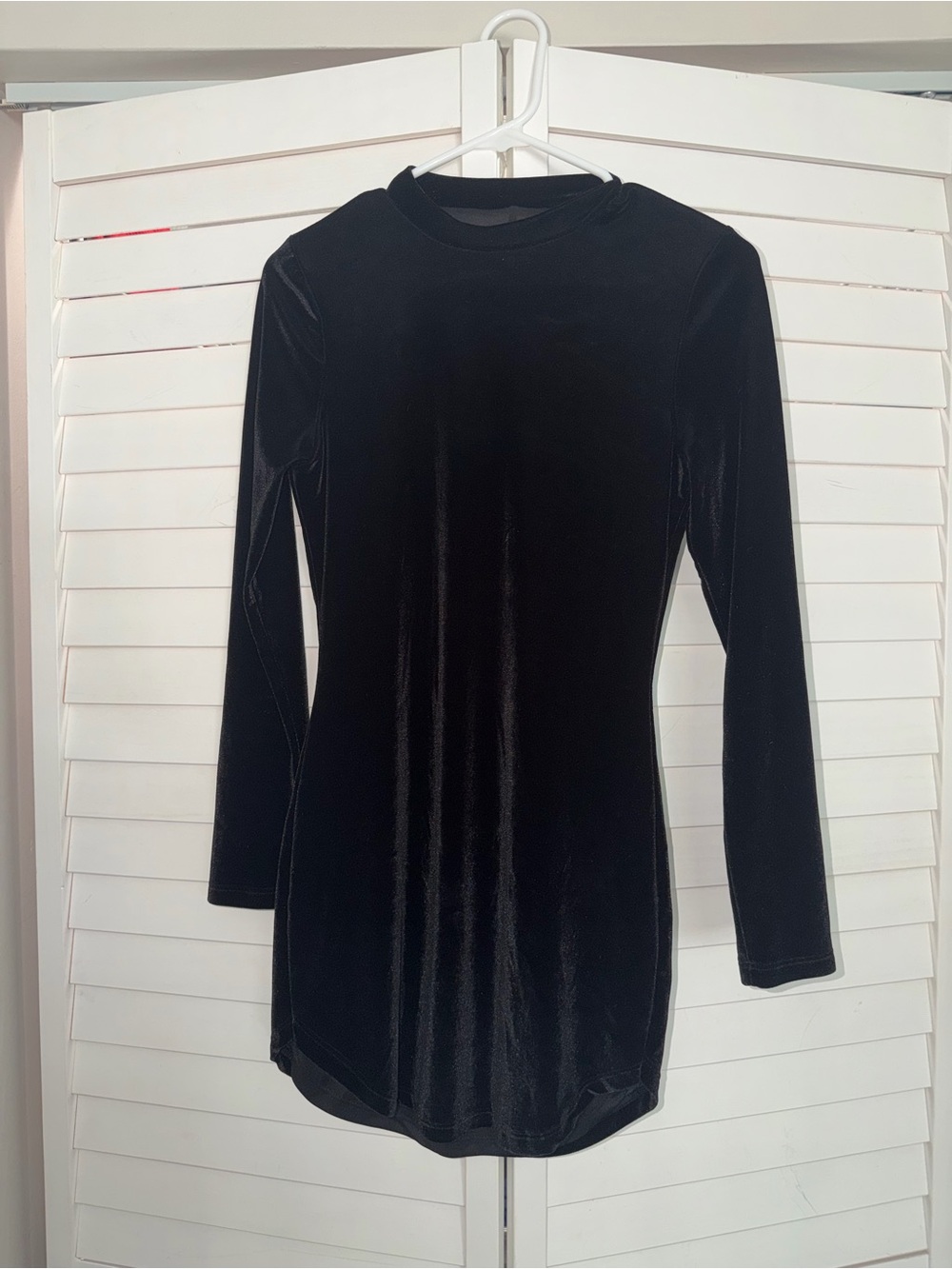 Windsor Black Velvet Long-Sleeve Bodycon Dress